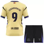 Maillot FC Barcelone x Kobe Bryant Lewandowski 9 Enfant Extérieur 2025-26