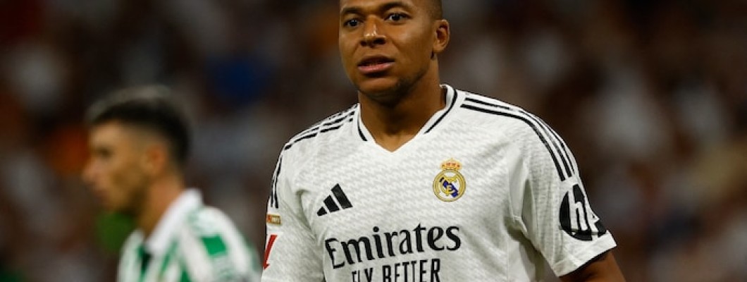 Kylian Mbappé apprend à jouer en tant qu'avant-centre Kylian Mbappé apprend à jouer en tant qu'avant-centre
