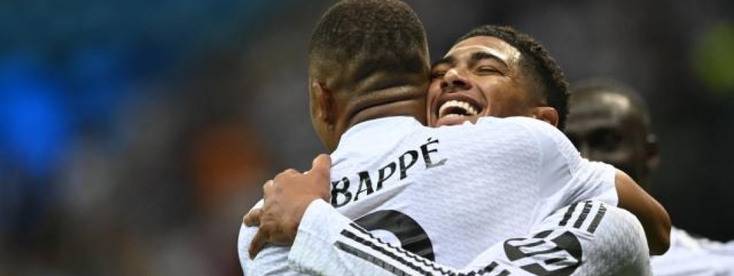 Kylian Mbappé et Jude Bellingham deviennent la prochaine génération de milieux de terrain du Real Madrid Kylian Mbappé et Jude Bellingham deviennent la prochaine génération de milieux de terrain du Real Madrid
