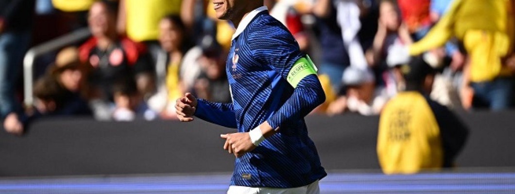 Kylian Mbappé fait de nouveau parler de lui suite à l'incident du brassard de capitaine Kylian Mbappé fait de nouveau parler de lui suite à l'incident du brassard de capitaine