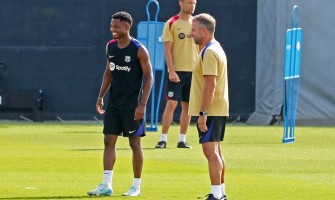 Le FC Barcelone reconnaît les capacités d'entraîneur de Hansi Flick