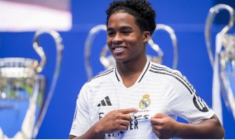 Le nouvel entraîneur du Real Madrid a offert le maillot n° 9 à Endrick