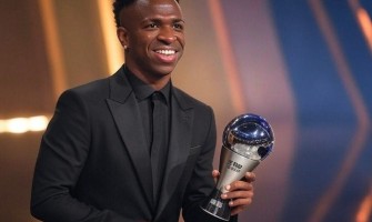 Le titre de Footballeur Mondial de l'Année a été remporté pour la première fois par un joueur post-2000