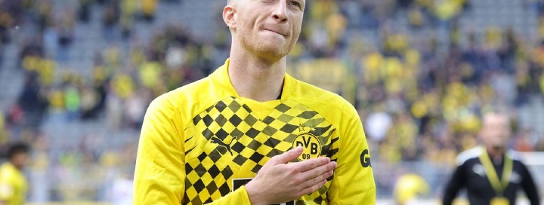 Marco Reus fait le tour du stade pour dire au revoir aux supporters Marco Reus fait le tour du stade pour dire au revoir aux supporters