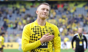 Marco Reus fait le tour du stade pour dire au revoir aux supporters