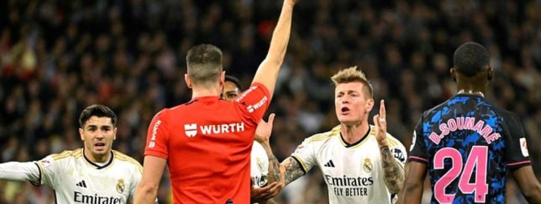 Toni Kroos bat le record d'un joueur de la Liga pour les passes longues en un seul match Toni Kroos bat le record d'un joueur de la Liga pour les passes longues en un seul match